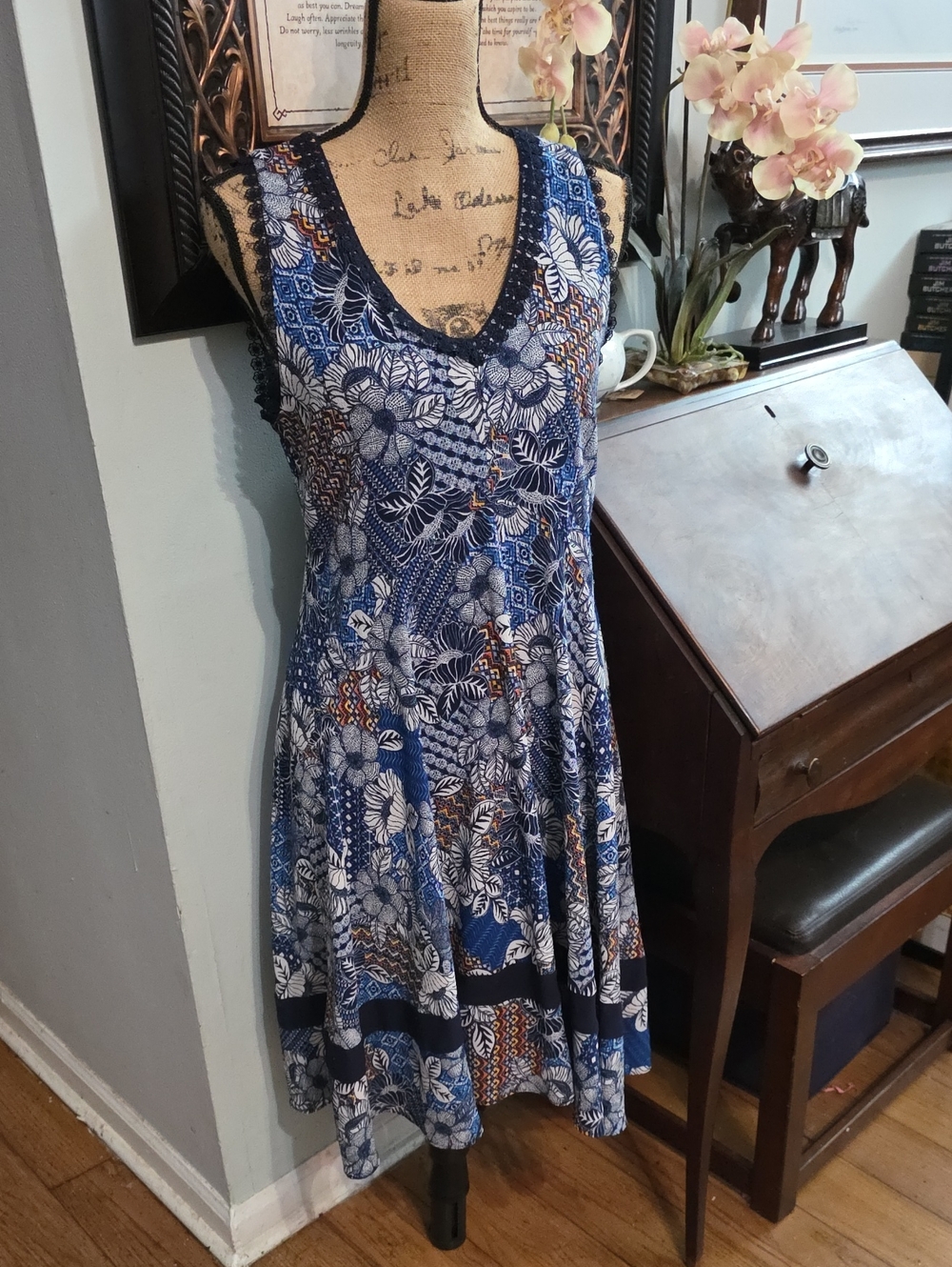 Signature by Robbie Bee Blue Floral V-Neck Sleeveless Dress